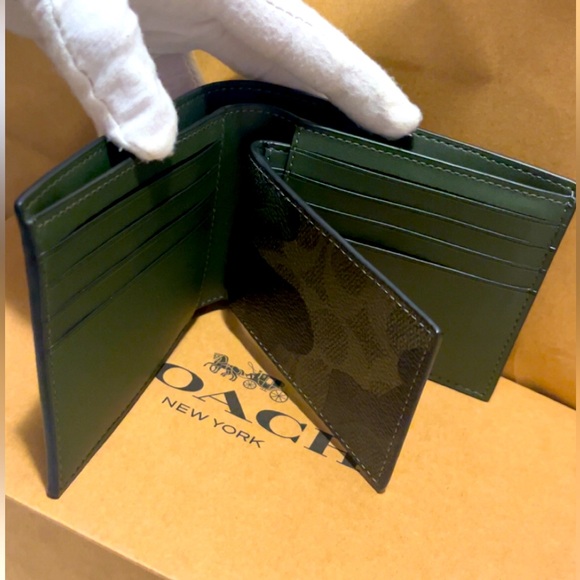 Coach Mens 3 in 1 Wallet in Camo print...Retail $178 - Picture 4 of 7